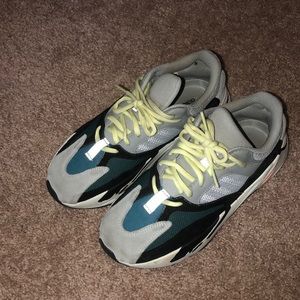 Yeezy boost runner 700